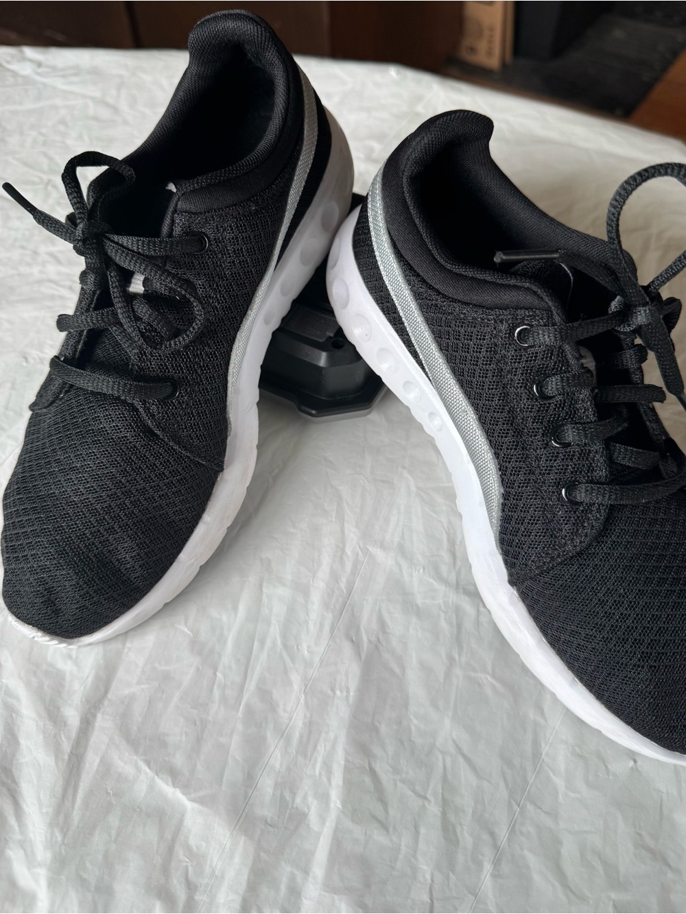 Puma Women’s Black Everfoam Sneakers Silver Trim Size 3.5/4.5C